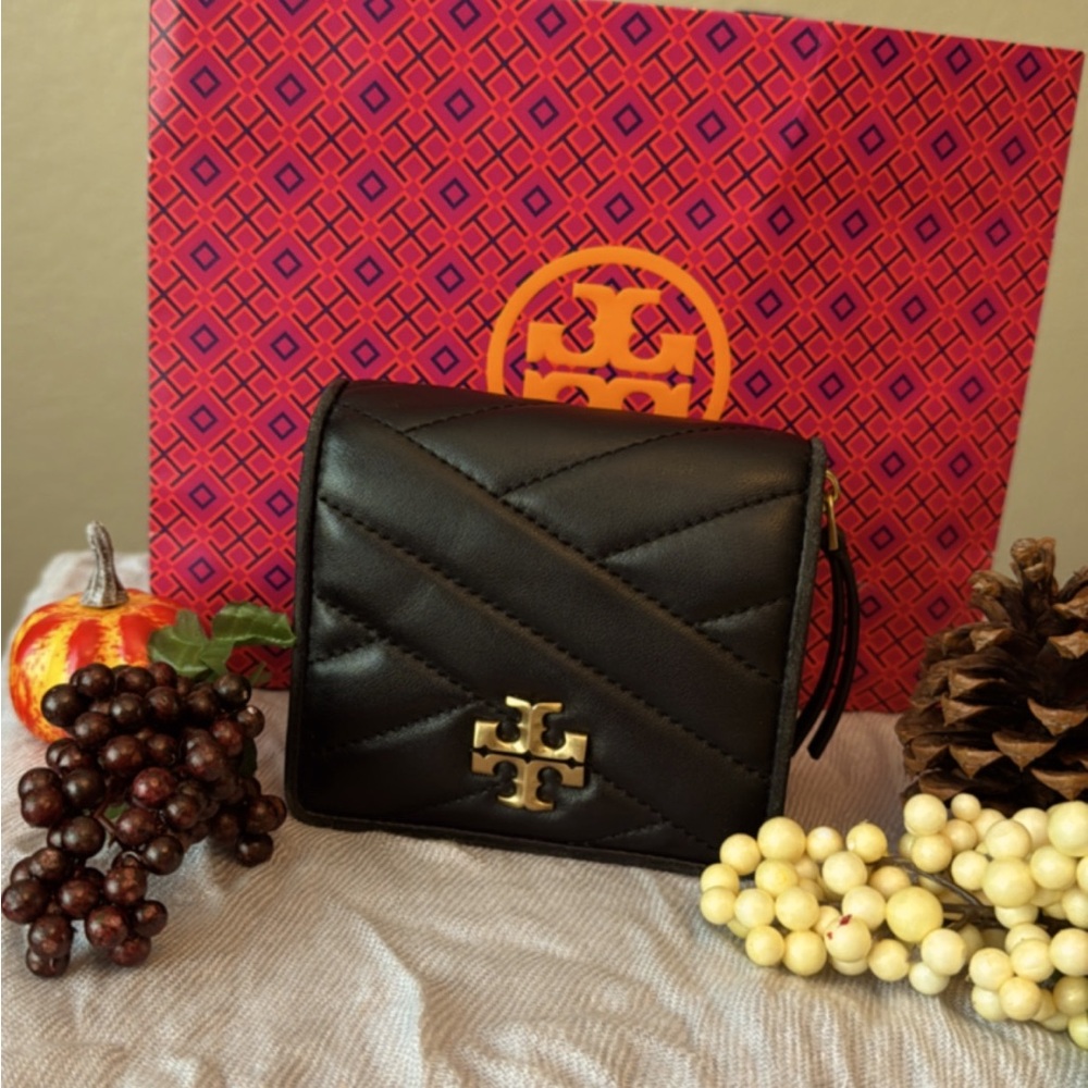 Tory Burch women’s wallet 💕